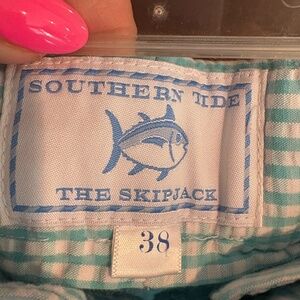SOUTHERN TIDE SKIPJACK SIZE 38   SEERSUCKER SHORTS